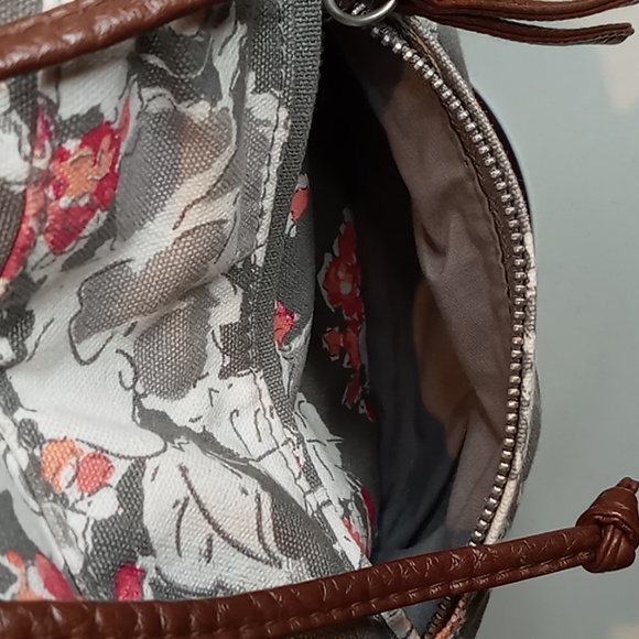 Aeropostale. NYC- Gray & Floral Fabric Backpack w/Brown Faux Leather Flap & Trim - Picture 4 of 15